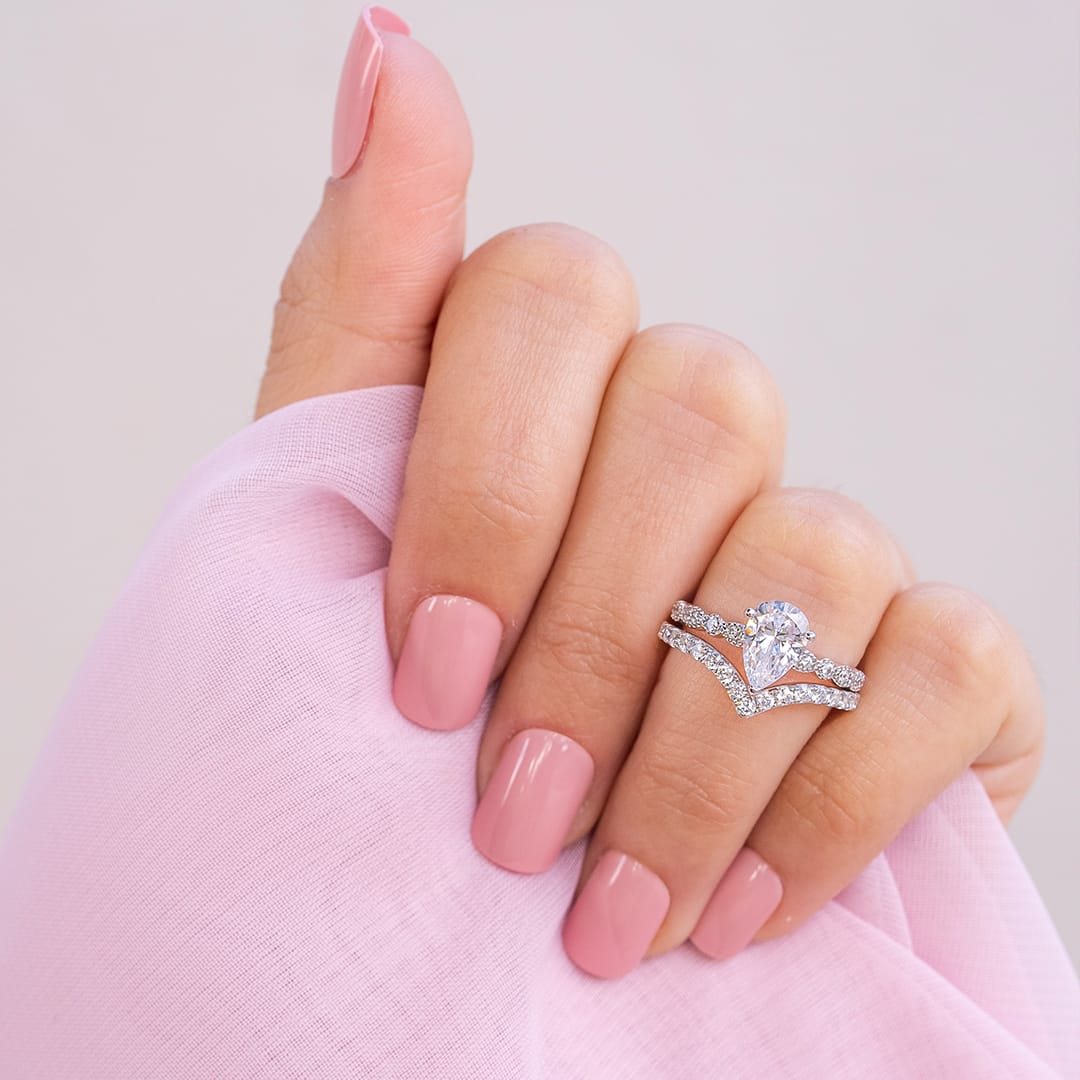 Stunning 0.2 TCW  Round Moissanite Stones in Curved Wedding Bands 8