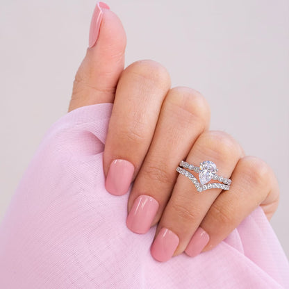 Stunning 0.2 TCW  Round Moissanite Stones in Curved Wedding Bands 8
