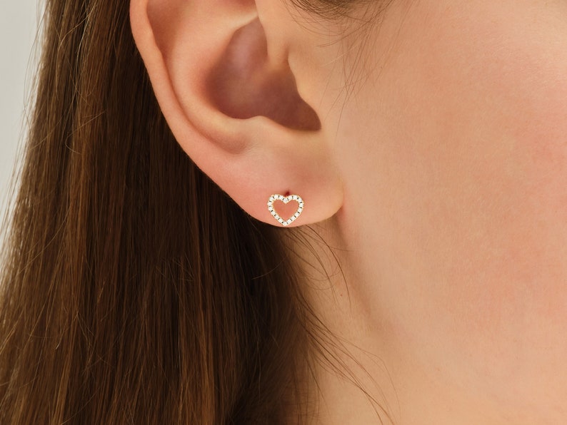 0.50 TCW Round Cut Moissanite Heart Stud Earrings in Gold 6
