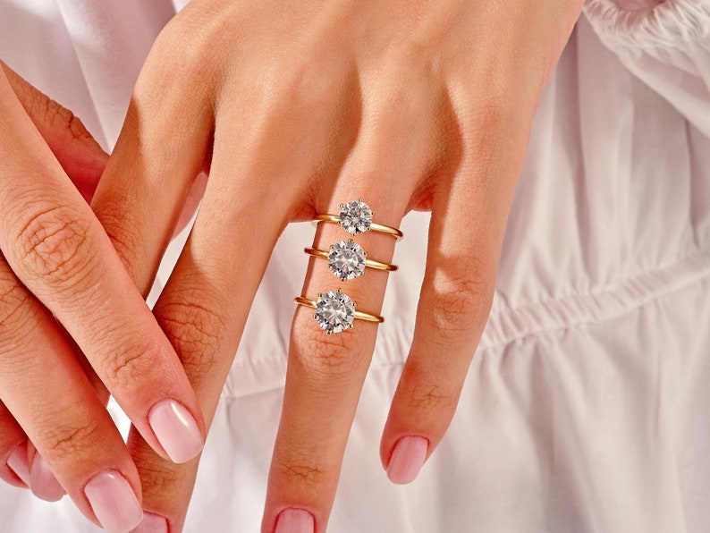 Stunning 1.0-2.0 CT Round Moissanite Engagement Ring with Solitaire Design 5