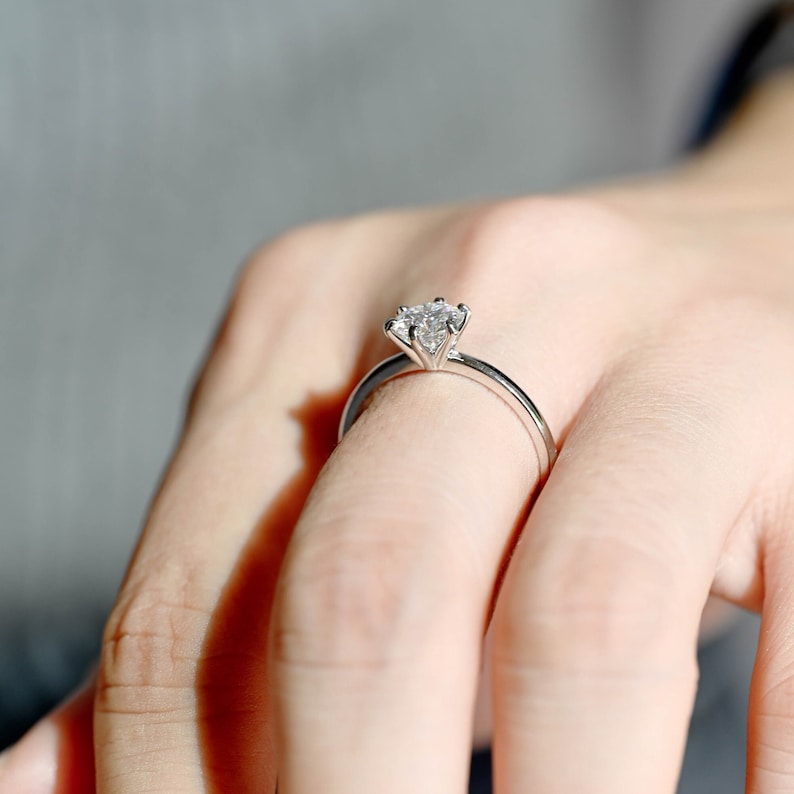 Stunning 1.0 CT Round Moissanite Engagement Ring with Solitaire Design 5