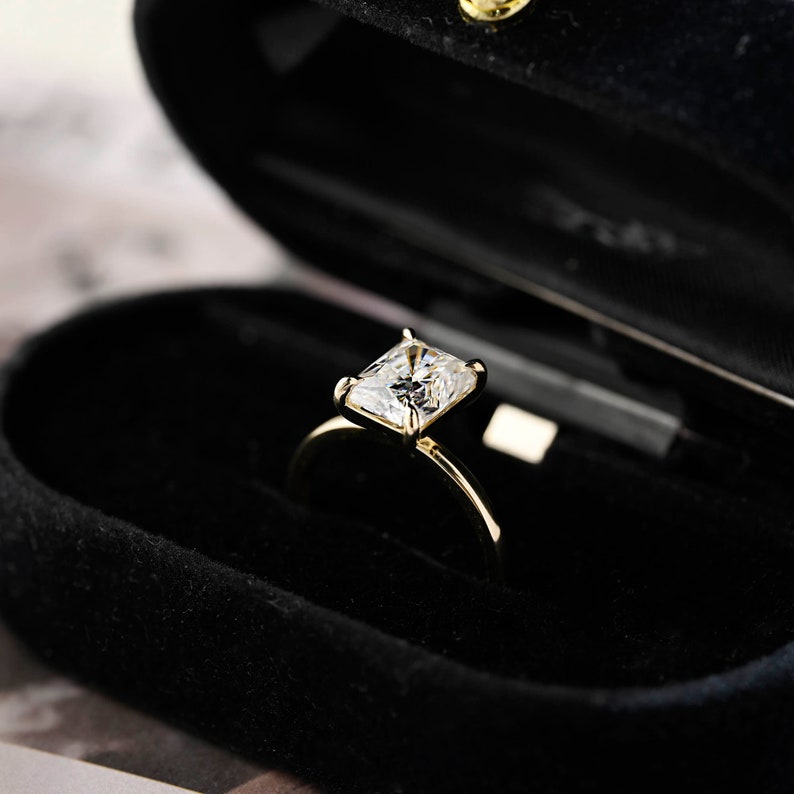 Stunning 3.0 CT Radiant Moissanite Engagement Ring with Solitaire Design 7