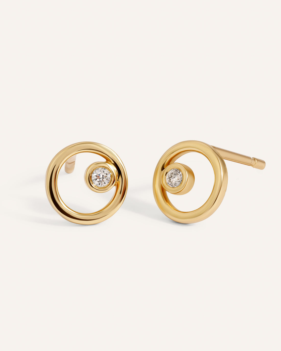 0.10 TCW Round Cut Moissanite Circle Stud Earrings in Gold 1