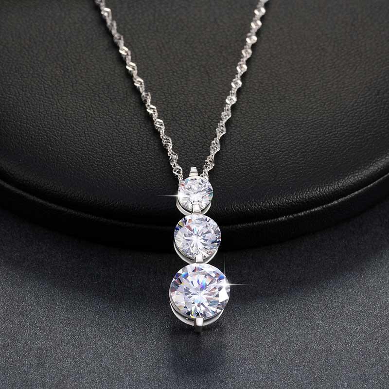 Round Cut Cubic Zirconia in 925 Sterling Silver Necklace 4