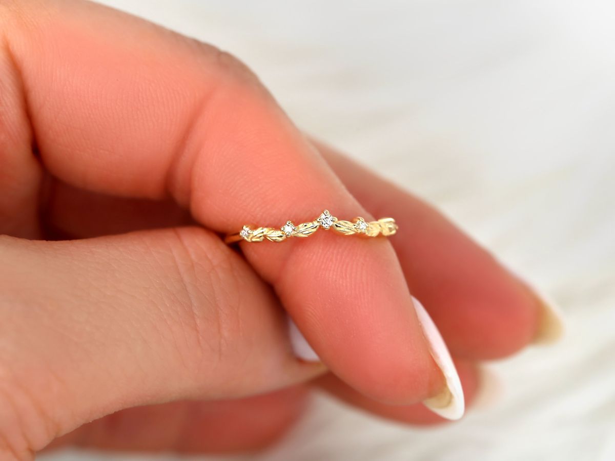 Stunning 0.07 TCW Round Moissanite Stones Leaf Nesting Metal Wedding Bands 7