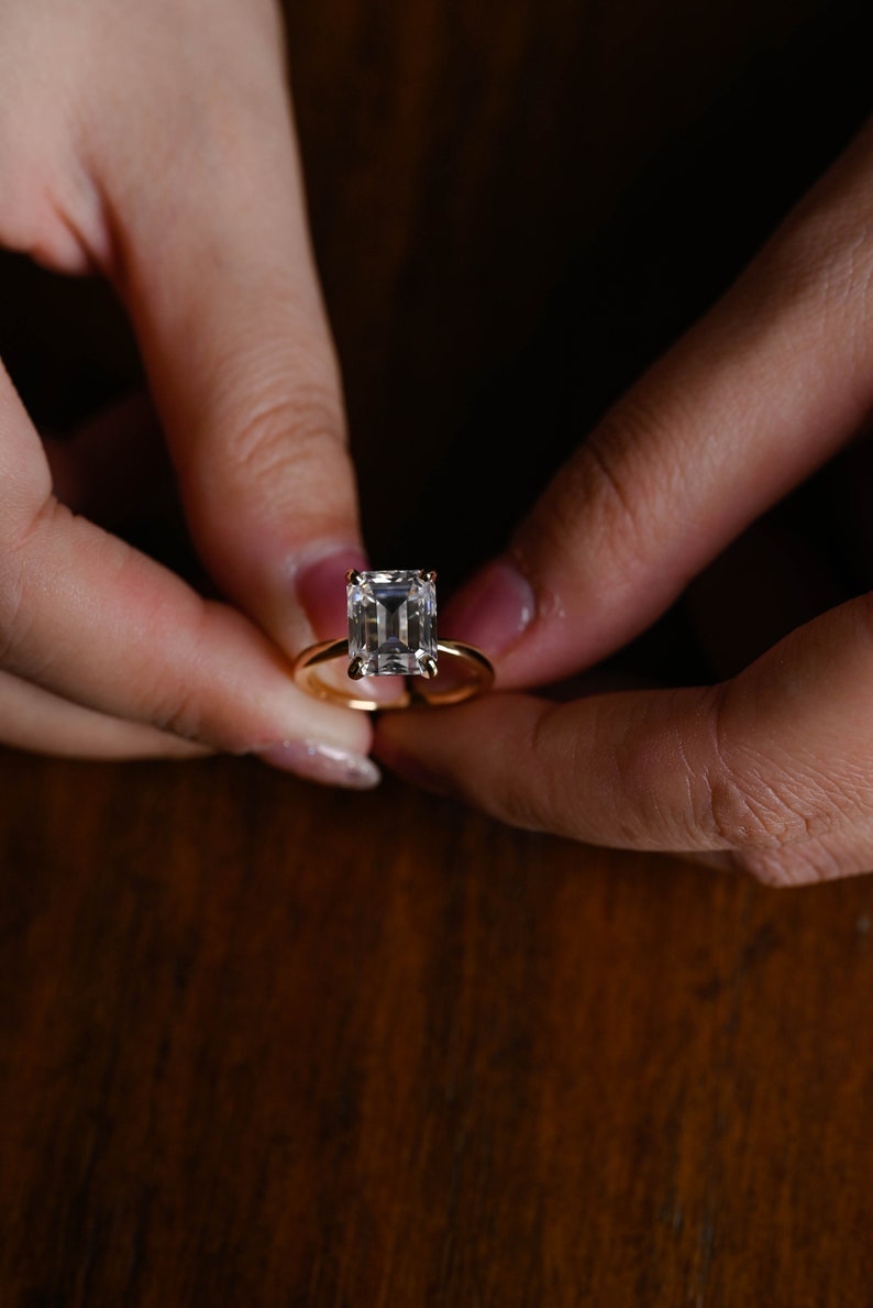 Stunning 1.0 - 2.0 CT Emerald Moissanite Engagement Ring with Solitaire Design 2