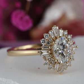 Stunning 1.0 CT Oval Cut Moissanite Engagement Ring with Cluster Halo Design