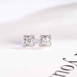 0.40 TCW Round Cut Moissanite Clover Leaf Stud Earrings in Gold 1