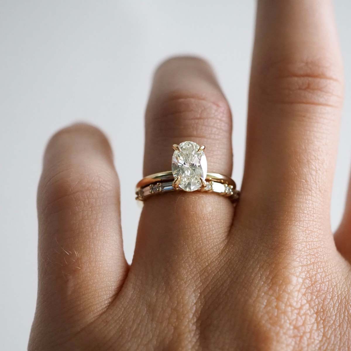 Stunning 0.20 TCW Round & Baguette Moissanite Stones Alternate Wedding Bands 3