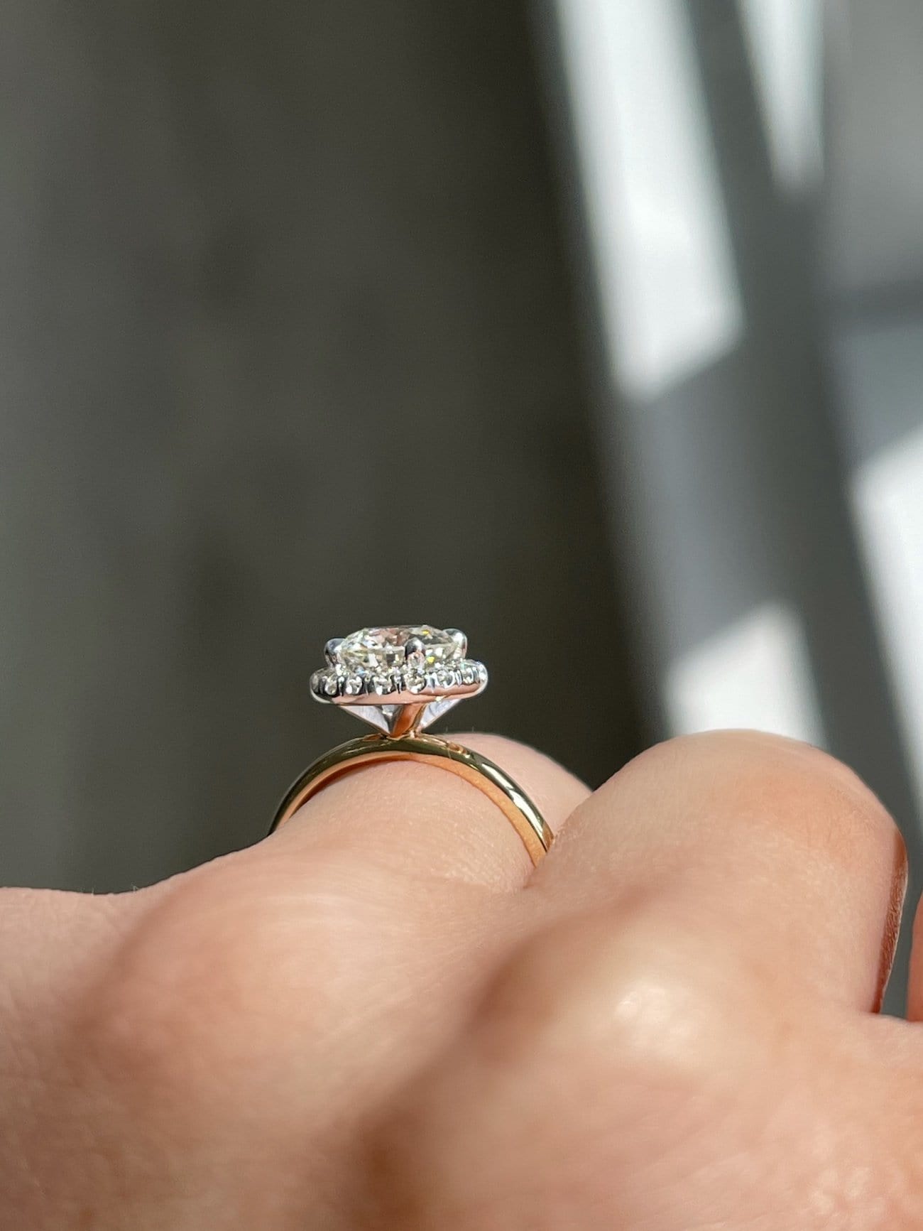 Stunning 1.01 CT Round Moissanite Engagement Ring with Halo Design 3