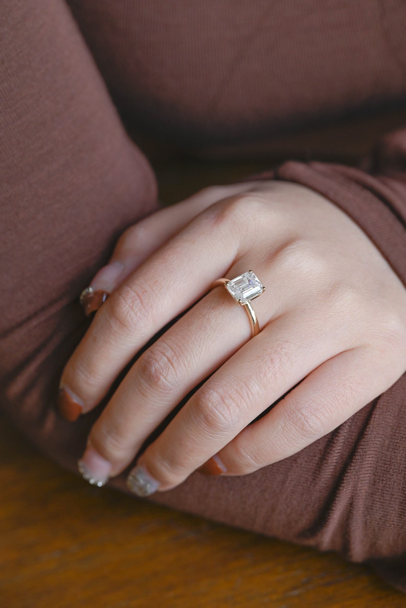 Stunning 1.0 - 2.0 CT Emerald Moissanite Engagement Ring with Solitaire Design 6