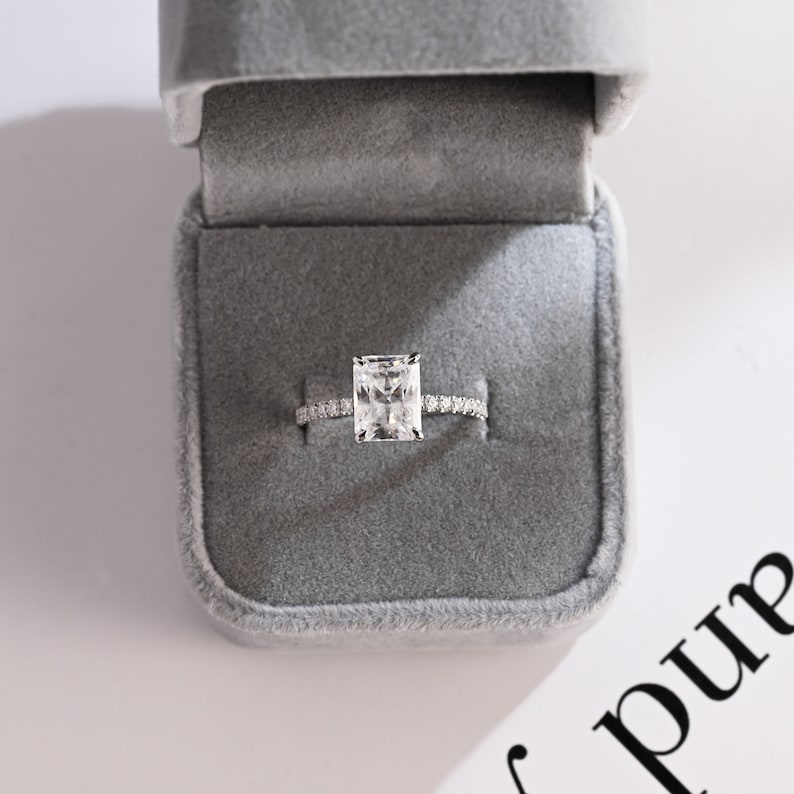 Stunning 1.0 - 2.0 CT Emerald Moissanite Engagement Ring With Hidden Halo Design 8