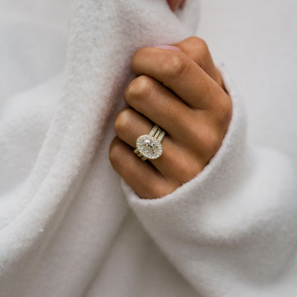 Oval Cut Halo Style Cubic Zirconia in 925 Sterling Silver Ring 1