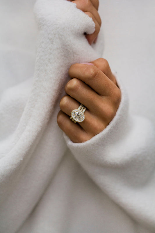 Oval Cut Halo Style Cubic Zirconia in 925 Sterling Silver Ring 1