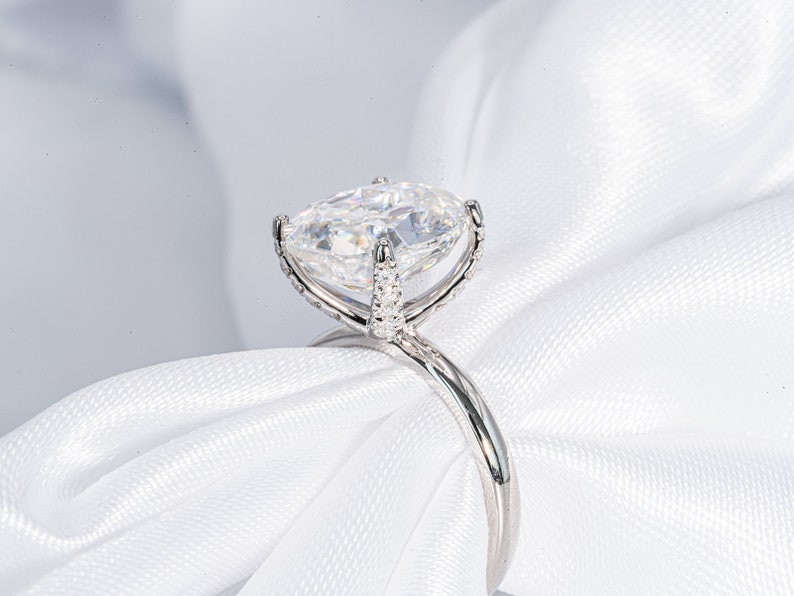 Stunning 5.0 CT Oval Shape Moissanite Engagement Ring with Solitaire Design 7