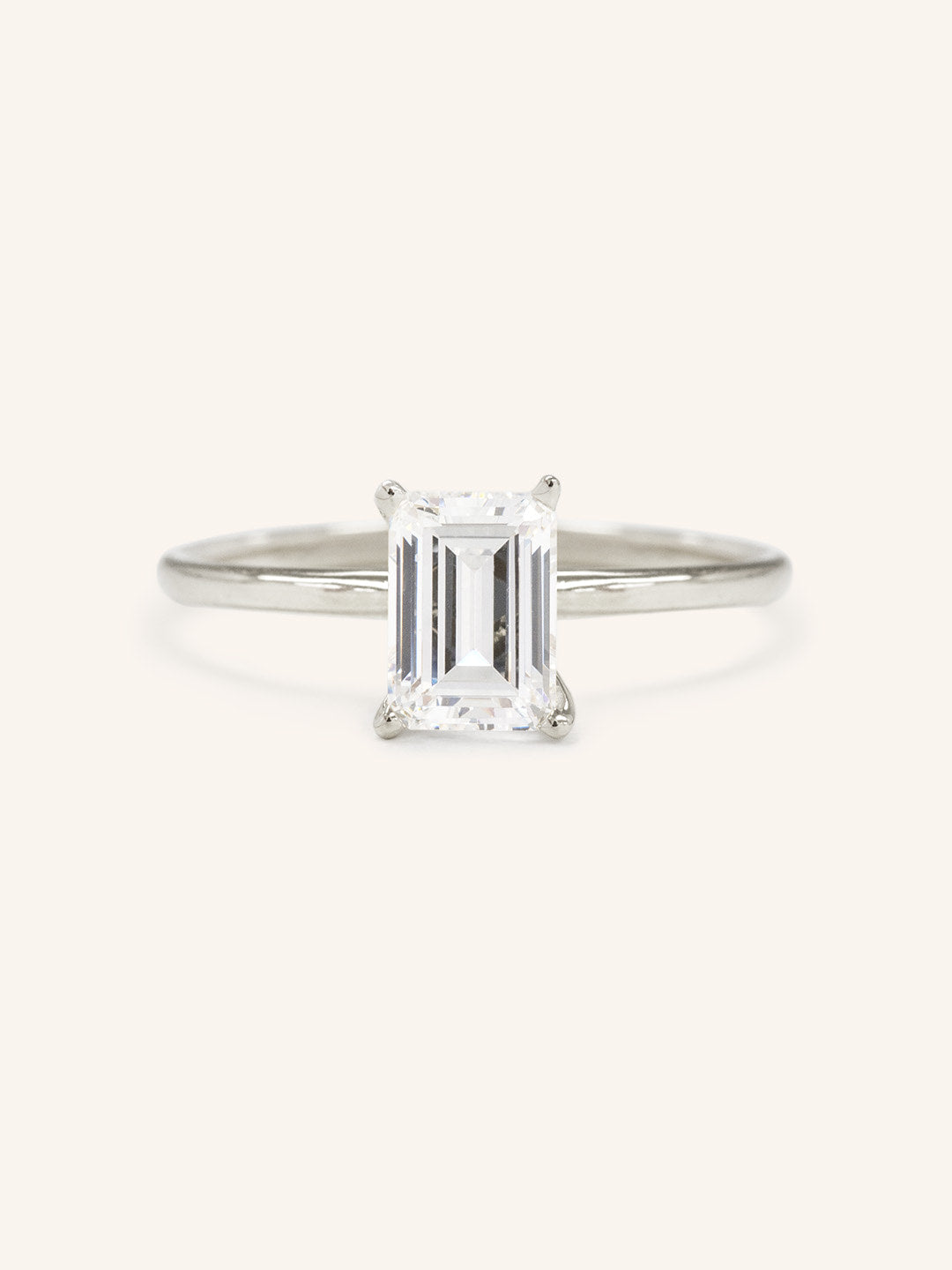 Stunning 1 CT Emerald Moissanite Engagement Ring With Solitaire Design 4