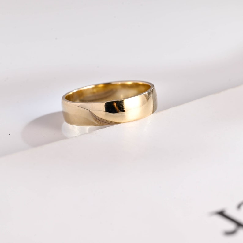 Delicate Men's Wedding Band in Solid Gold 8