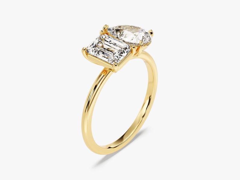 Stunning 2.50 TCW Pear & Emerald Moissanite Engagement Ring 2