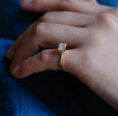 Stunning 1.0 CT Emerald Moissanite Engagement Ring with Solitaire Design 10