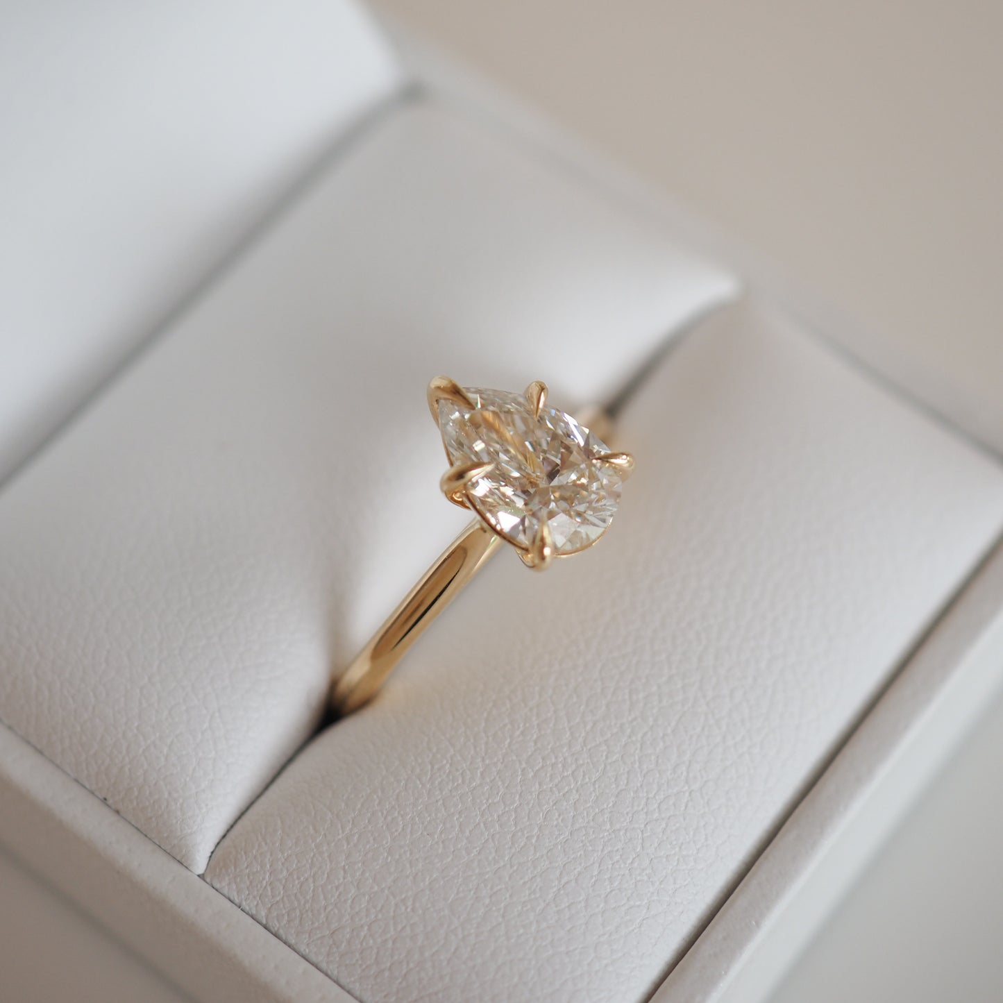 Stunning 1 CT Pear Moissanite Engagement Ring with Solitaire Design 3