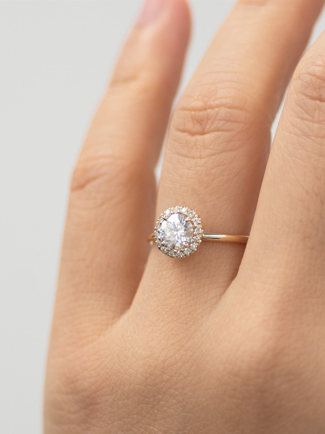 Stunning 1.0 CT Round Moissanite Engagement Ring with Halo Design 15