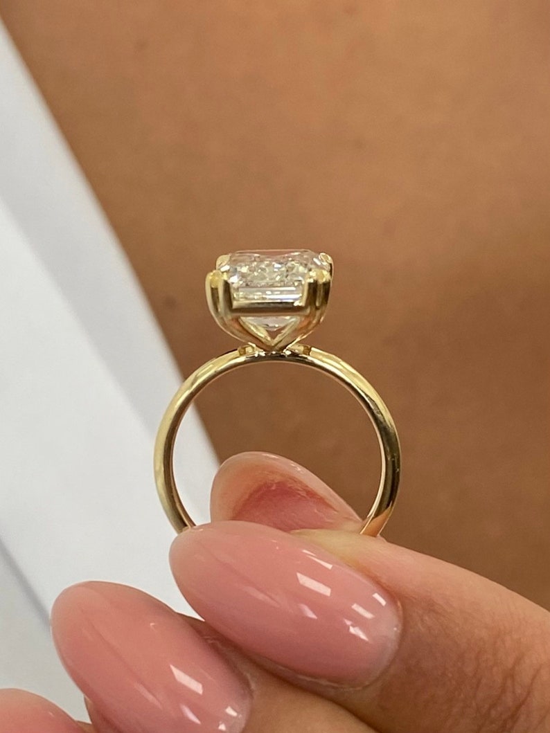 Stunning 5.0 CT Emerald Moissanite Engagement Ring with Solitaire Design 3