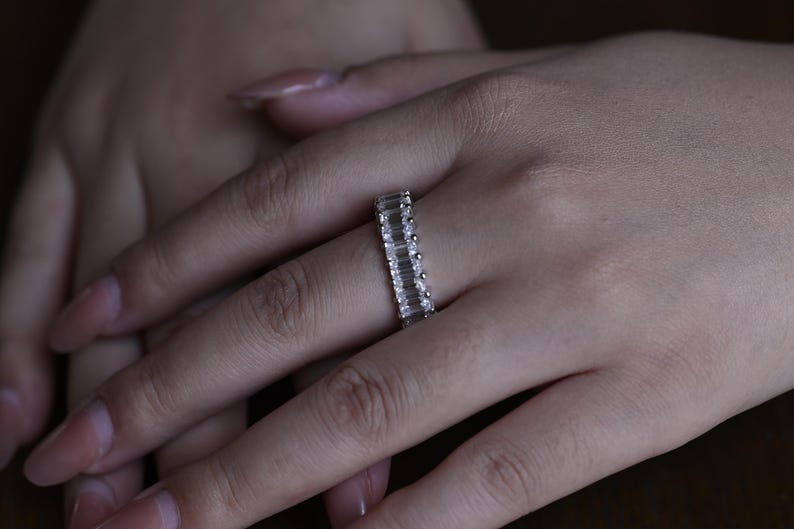 Stunning 0.5 TCW Emerald Moissanite Stones Full Eternity Wedding Band 4