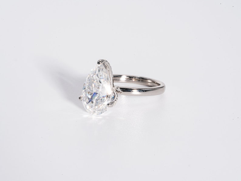 Stunning 3.0 CT Pear Cut Moissanite Engagement Ring with Solitaire Design 7