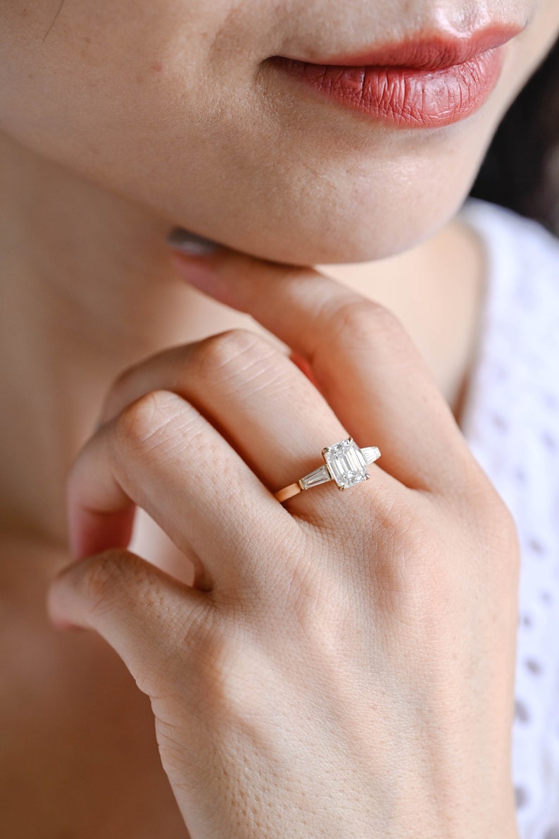 Stunning 1.0 - 2.0 CT Emerald Moissanite Engagement Ring with Three Stone Design 4