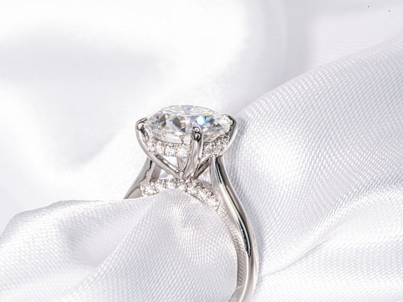 Stunning 4.0 CT Oval Cut Moissanite Engagement Ring with Hidden Halo Design 7