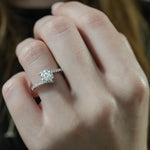 Stunning 0.50-1.50 CT Round Moissanite Engagement Ring With Swirl Design 3
