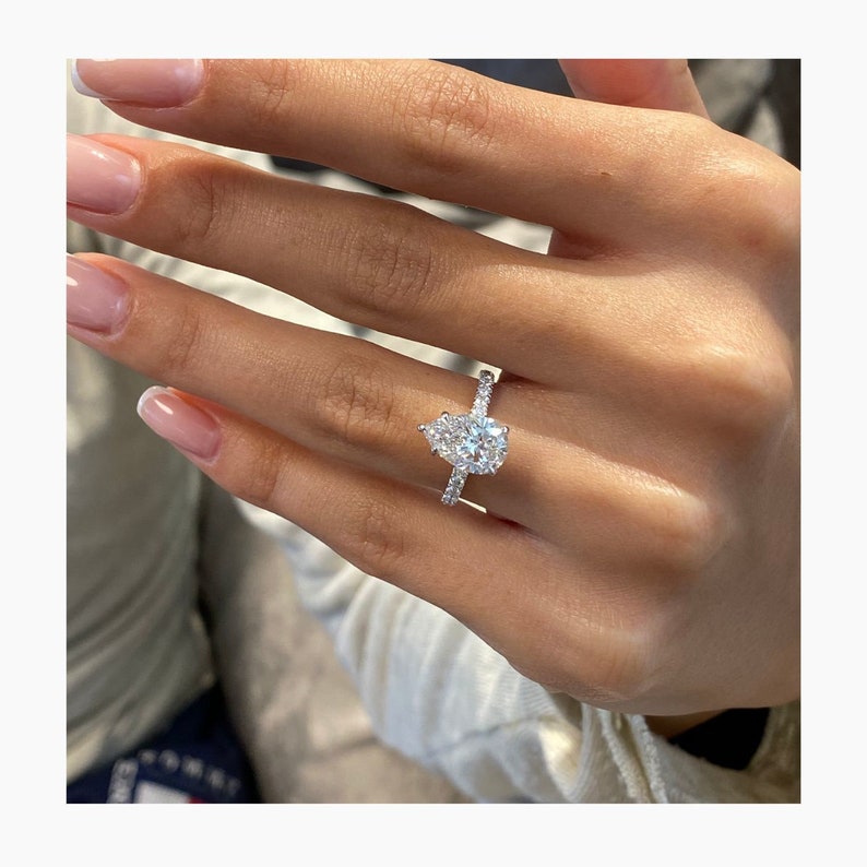 Stunning 2.0 CT Pear Moissanite Engagement Ring with Hidden Halo Halo & Pave Design 4