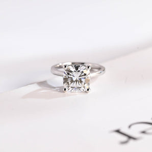 Stunning 1.0 - 2.0 CT Cushion Moissanite Engagement Ring With Solitaire Design