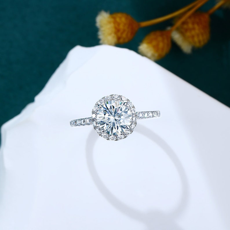 Stunning 1.0 CT Round Cut Moissanite Engagement Ring with Halo & Pave Design 1