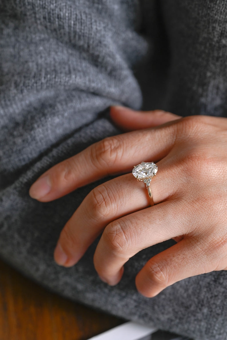 Stunning 1.0 - 2.0 CT Oval Moissanite Engagement Ring with Cluster Design 4