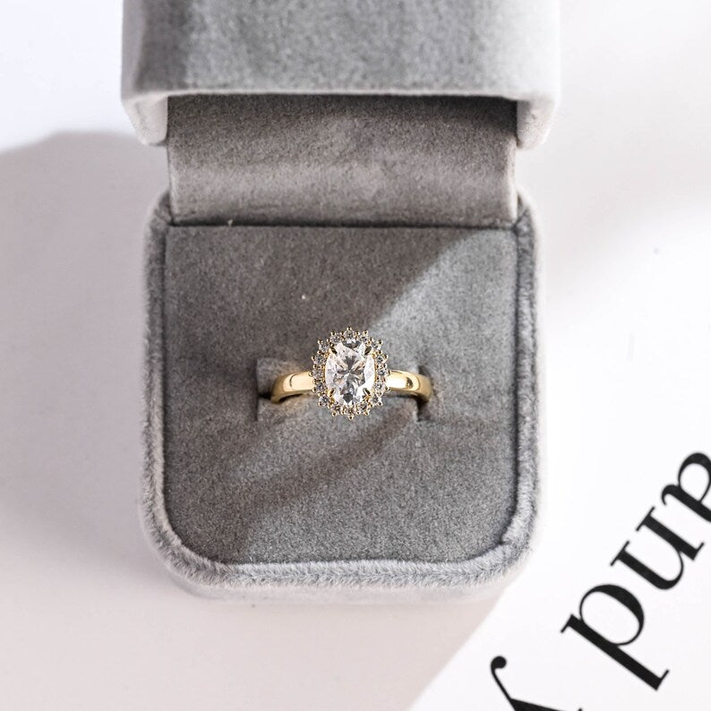Stunning 1.0 - 2.0 CT Oval Moissanite Engagement Ring with Halo Design 5