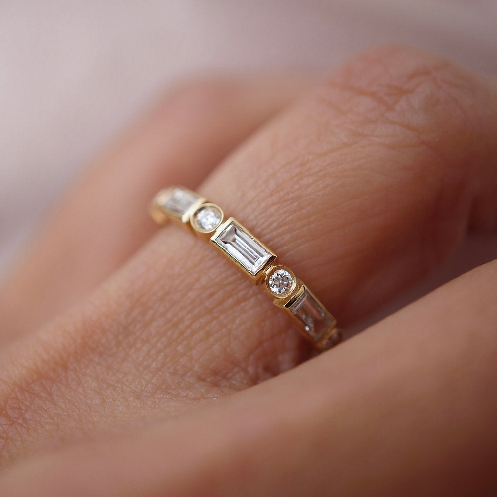 Stunning 0.4 TCW Radiant & Round Moissanite Stone Alternate Wedding Band 2