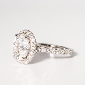 Stunning 2.0 CT Oval Shape Moissanite Engagement Ring with Halo & Pave Design