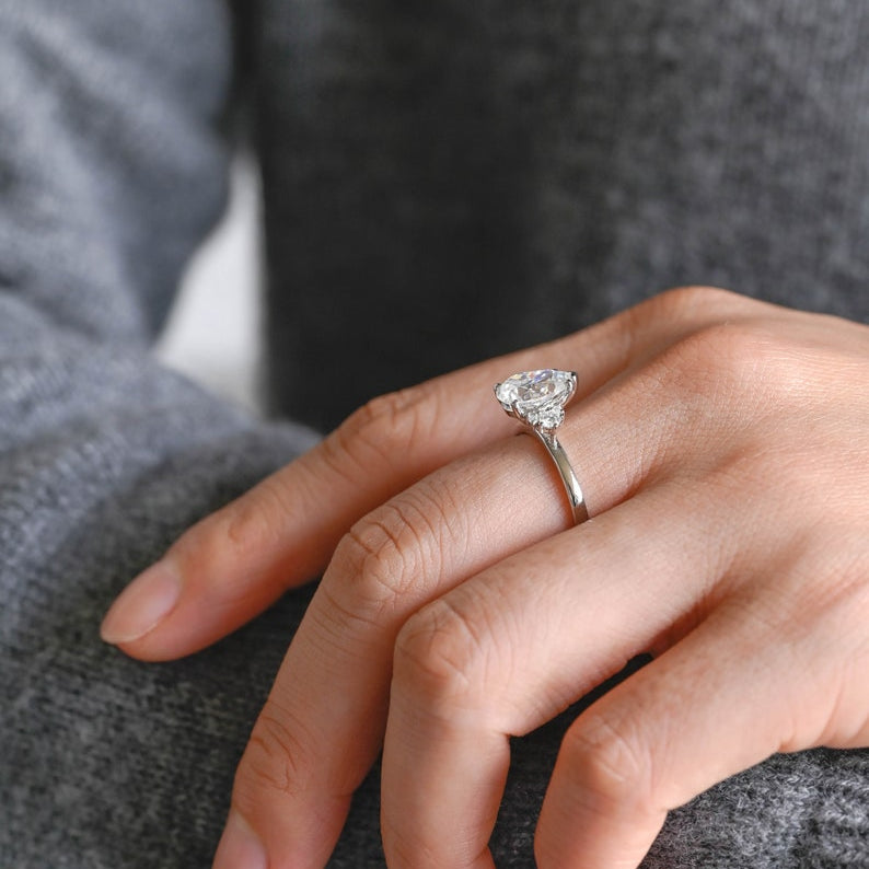 Stunning 1.0 - 2.0 CT Pear Moissanite Engagement Ring with Cluster Design 2