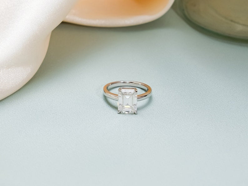 Stunning 1.0 - 2.0 CT Emerald Moissanite Engagement Ring with Solitaire Design 3
