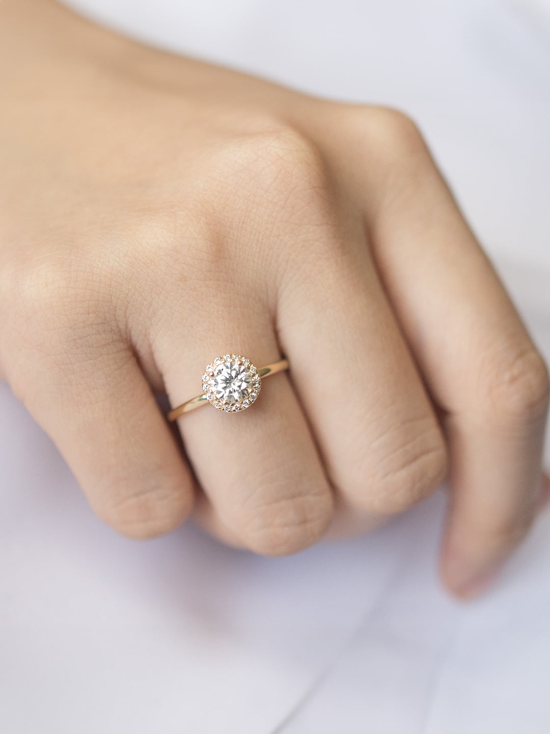 Stunning 1.0 CT Round Moissanite Engagement Ring with Halo Design 13