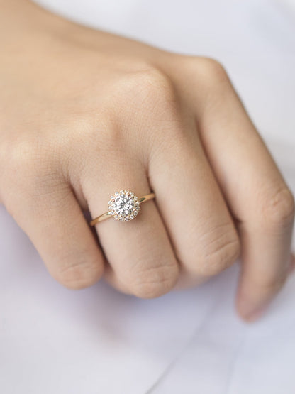 Stunning 1.0 CT Round Moissanite Engagement Ring with Halo Design 13