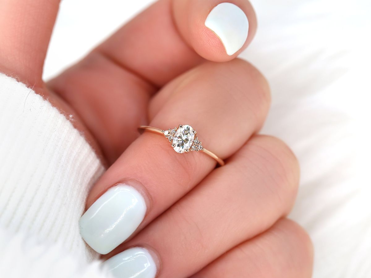 Stunning 0.50 CT Oval Moissanite Engagement Ring With Cluster Design 5