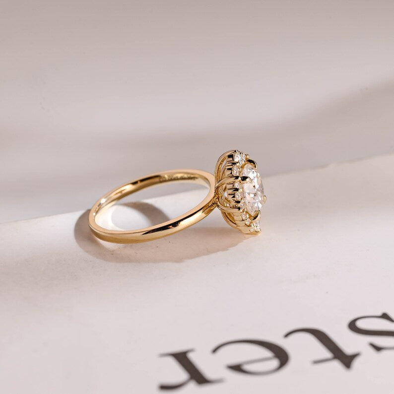 Stunning 0.5 - 1.5 CT Round Moissanite Engagement Ring With Halo Design 10