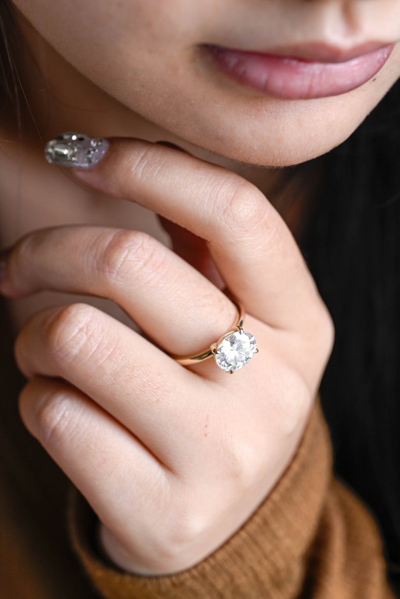 Stunning 1.0 - 2.0 CT Oval Moissanite Engagement Ring with Solitaire Design 6