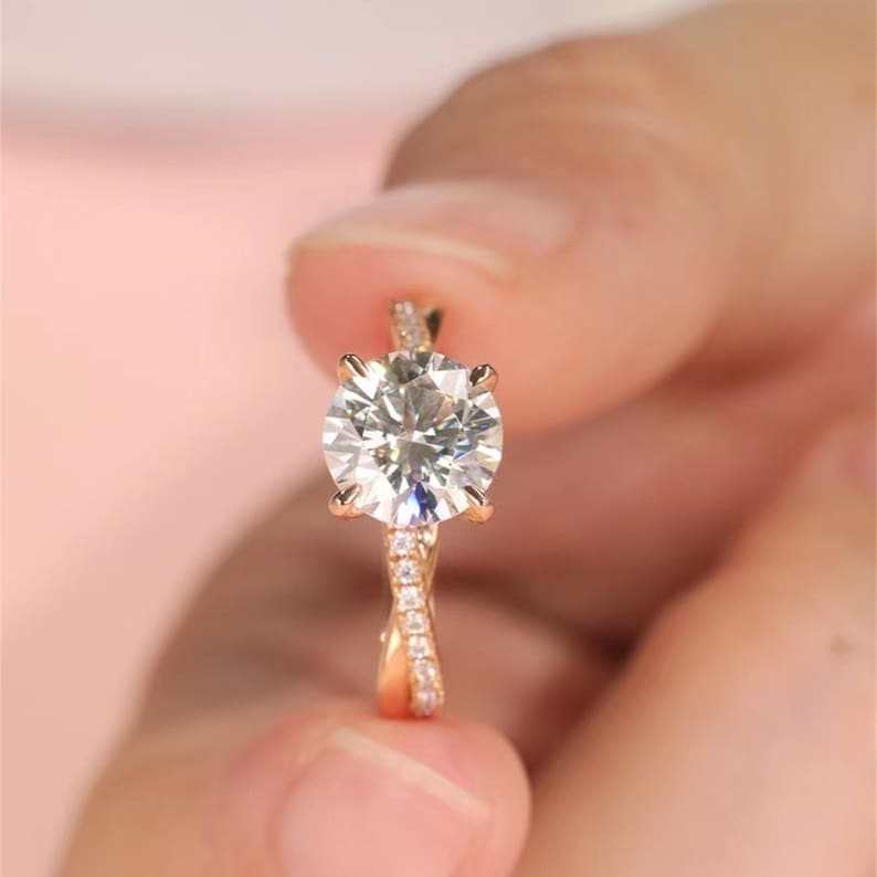 Stunning 1.0 CT Round Moissanite Engagement Ring with Pave Design 3
