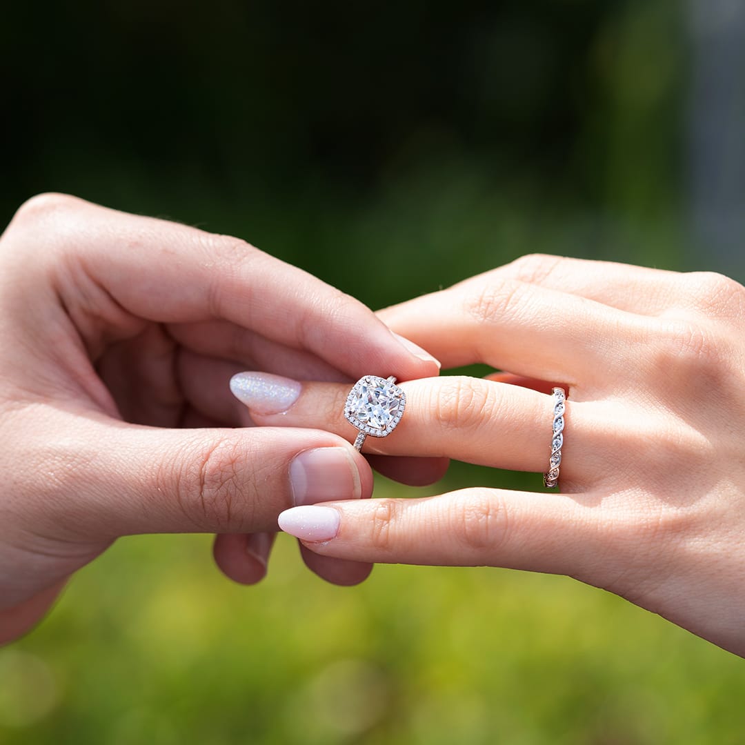 Stunning 0.2 TCW Round Moissanite Stones Wedding Bands 4
