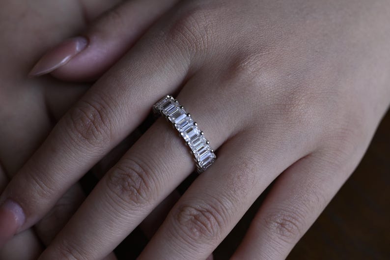 Stunning 0.5 TCW Emerald Moissanite Stones Full Eternity Wedding Band 6