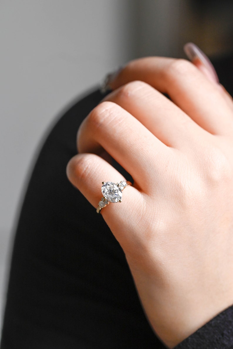Stunning 1.0 - 2.0 CT Oval Moissanite Engagement Ring with Cluster Design 6