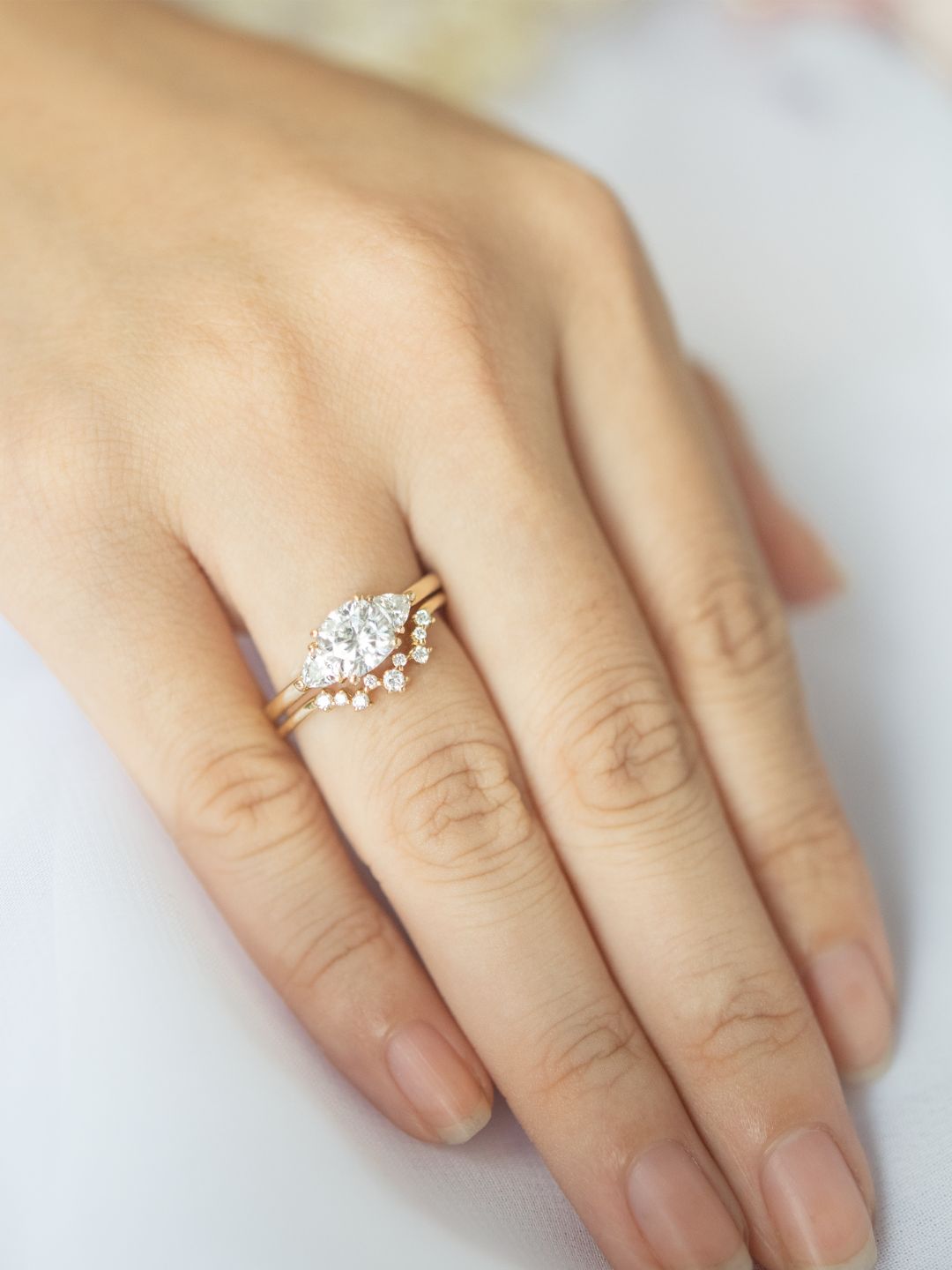 Stunning 0.3 TCW Round Moissanite Stones Curved Wedding Band 5